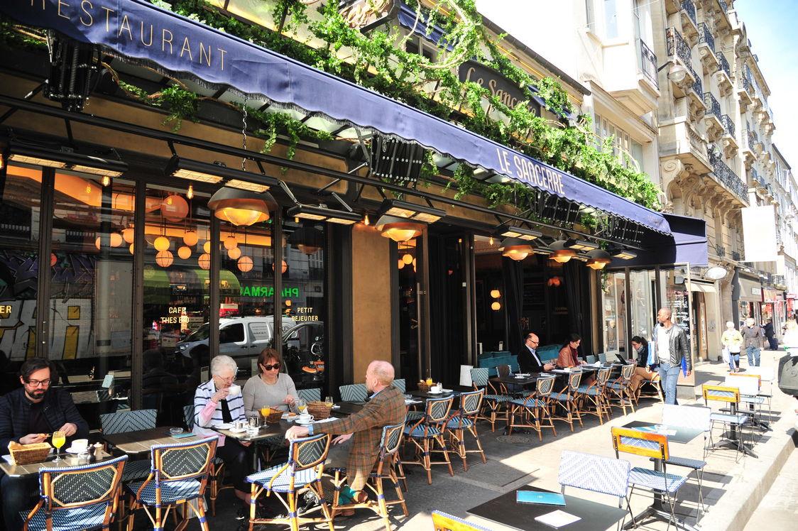 Le Sancerre 35 Rue Des Abbesses 75018 Paris Brasserie Le Sancerre - Deschamps Fleuriste