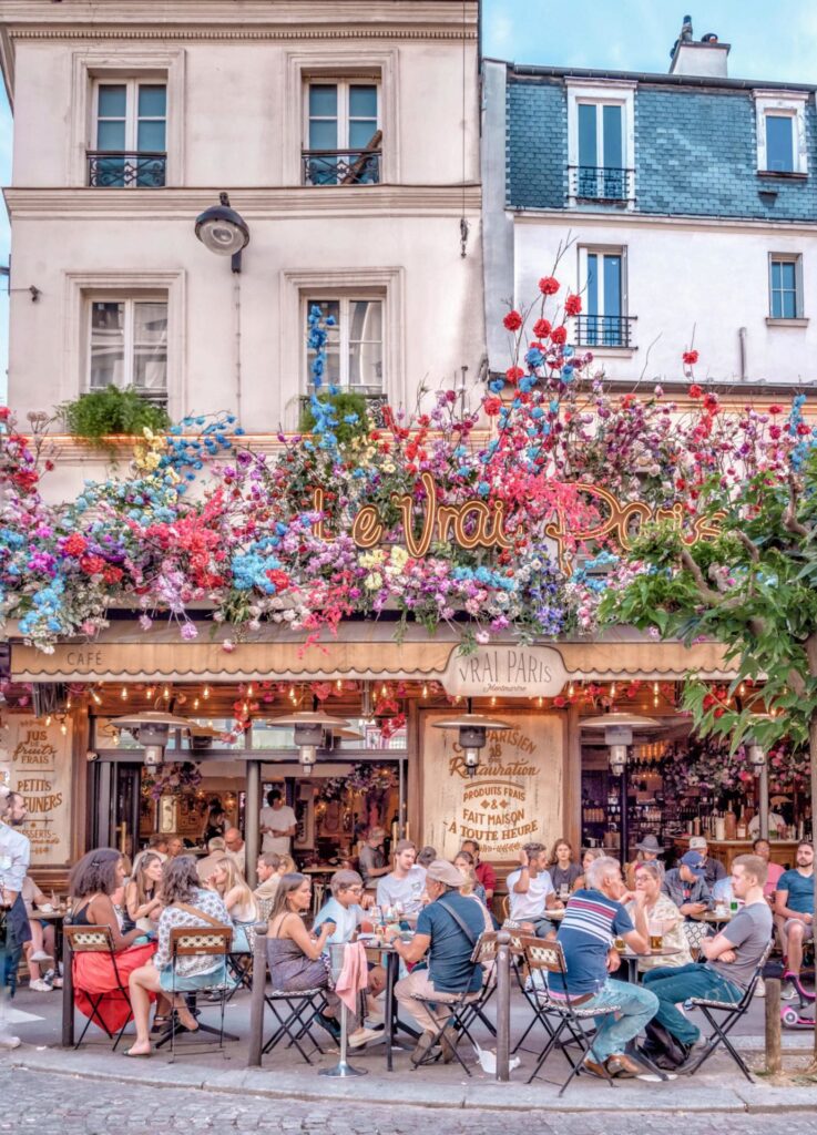 Le vrai paris facade fleurie