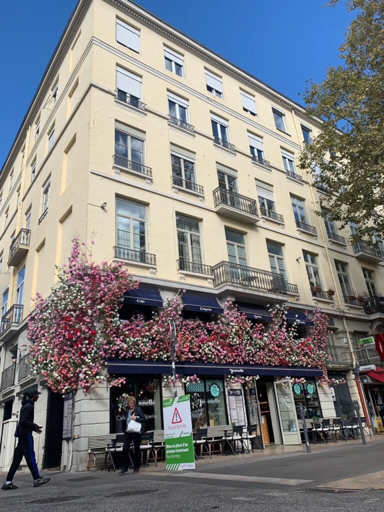 decoration florale facade