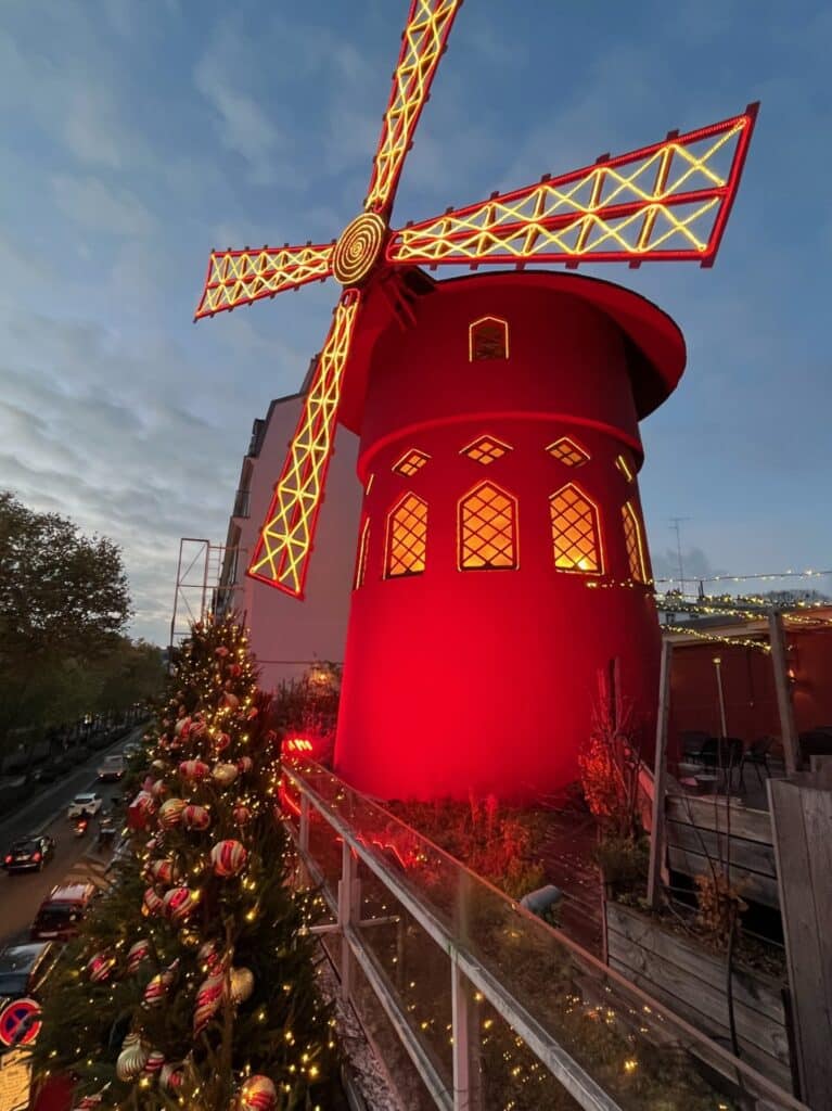 Moulin Rouge deco noel 2022 deschamps 006