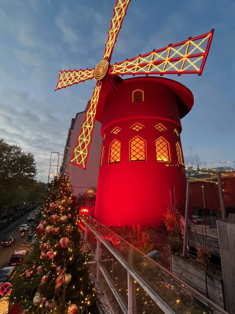 Moulin Rouge deco noel 2022 deschamps 006