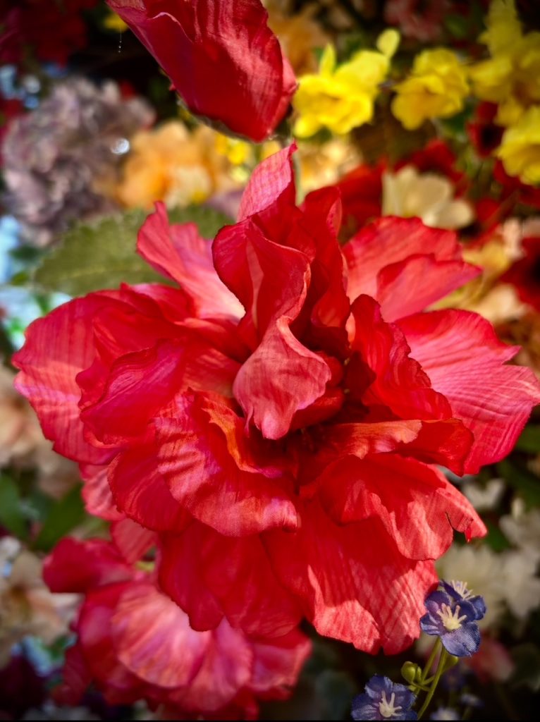 Fleurs artificielles rouges