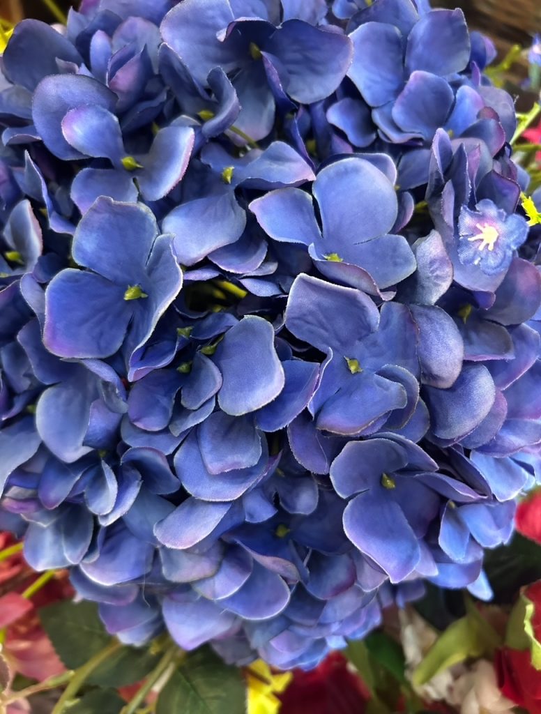 Fleurs artificielles bleues