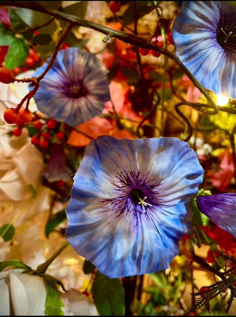 Fleurs artificielles bleues