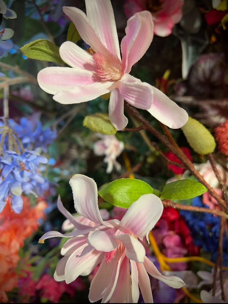 Fleurs artificielles roses pales