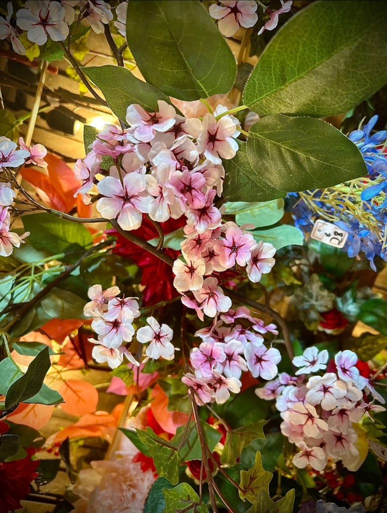 Fleurs artificielles roses pales