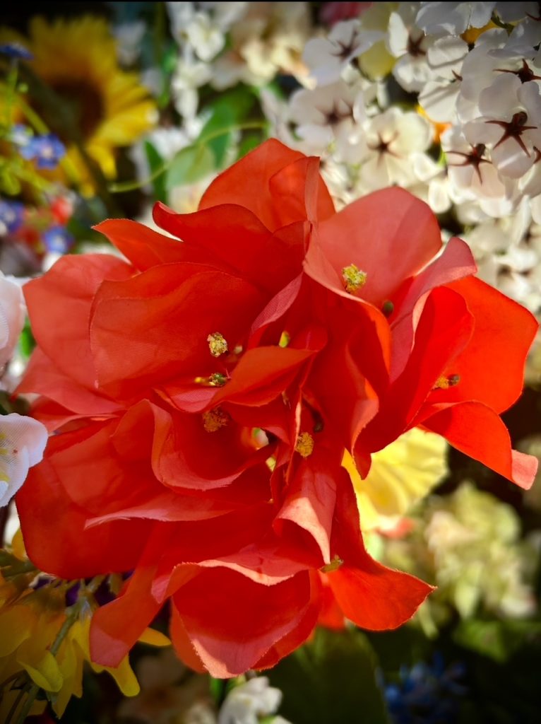 Fleurs artificielles oranges