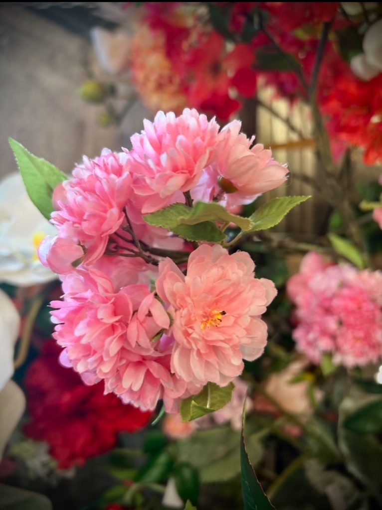 Fleurs artificielles roses