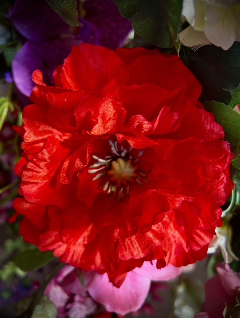 Fleurs artificielles rouges
